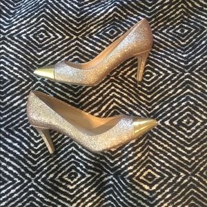 Pointy tow pumps / heels